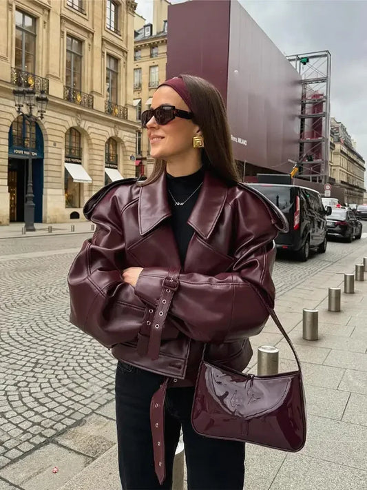 Veste en Cuir Végan Élégante Rouge avec Design à Ceinture pour les Femmes | Idéal pour l'hiver